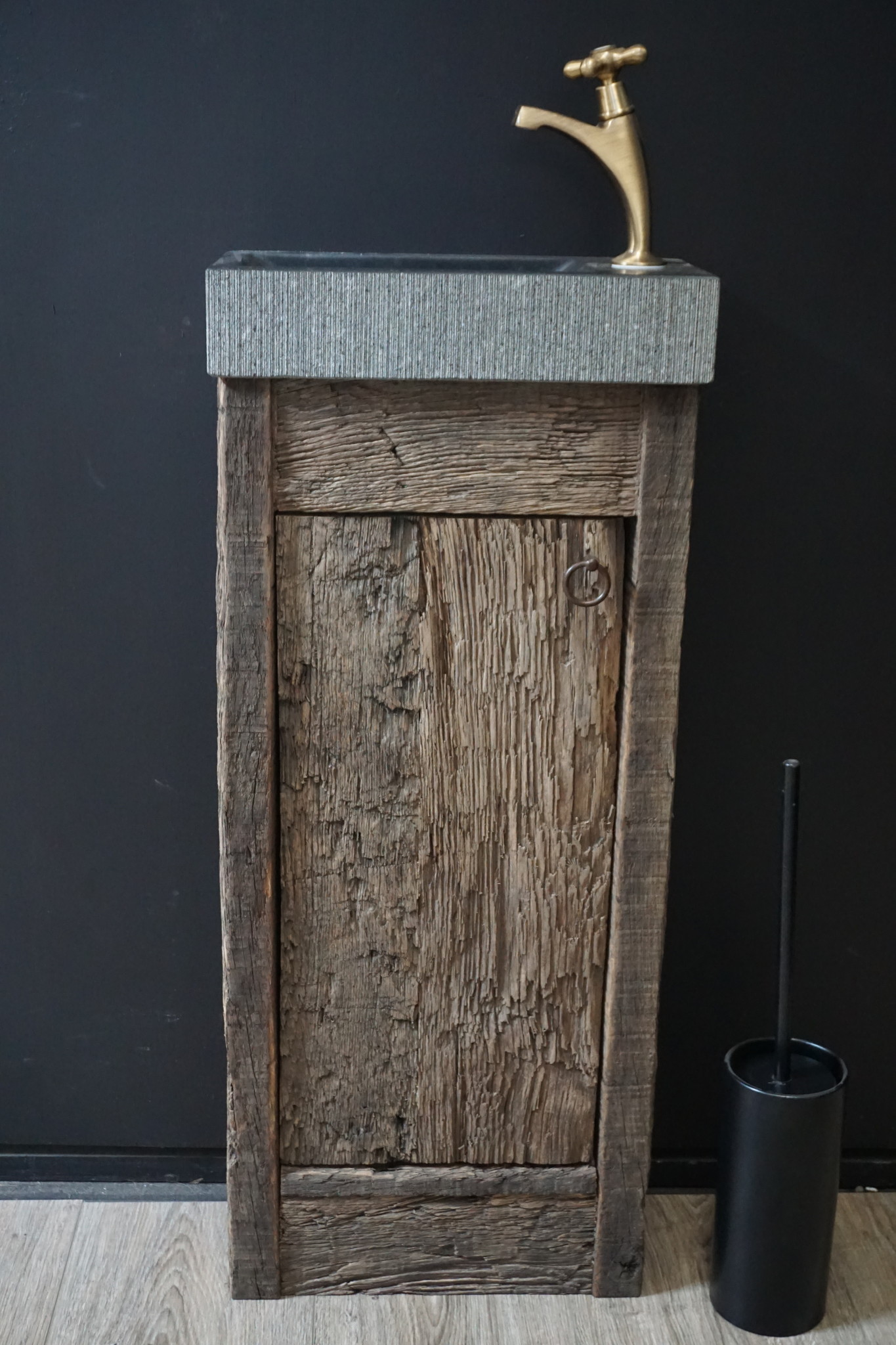Rene Houtman Oud Eikenhouten Geborsteld Toiletmeubel 1 deur + Gefrijnde Fontein