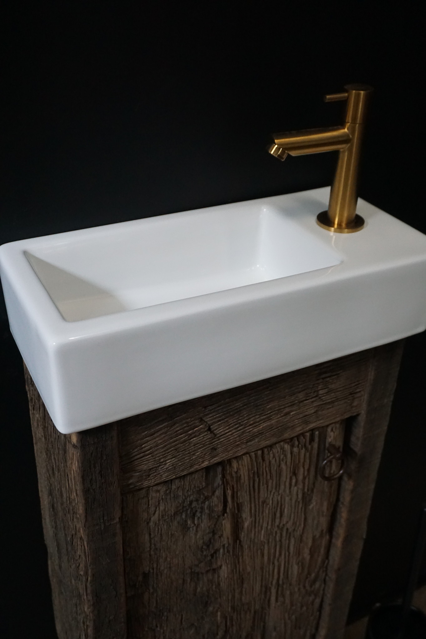 Rene Houtman Oud Eikenhouten Geborsteld Toiletmeubel 1 deur + Witte Fontein