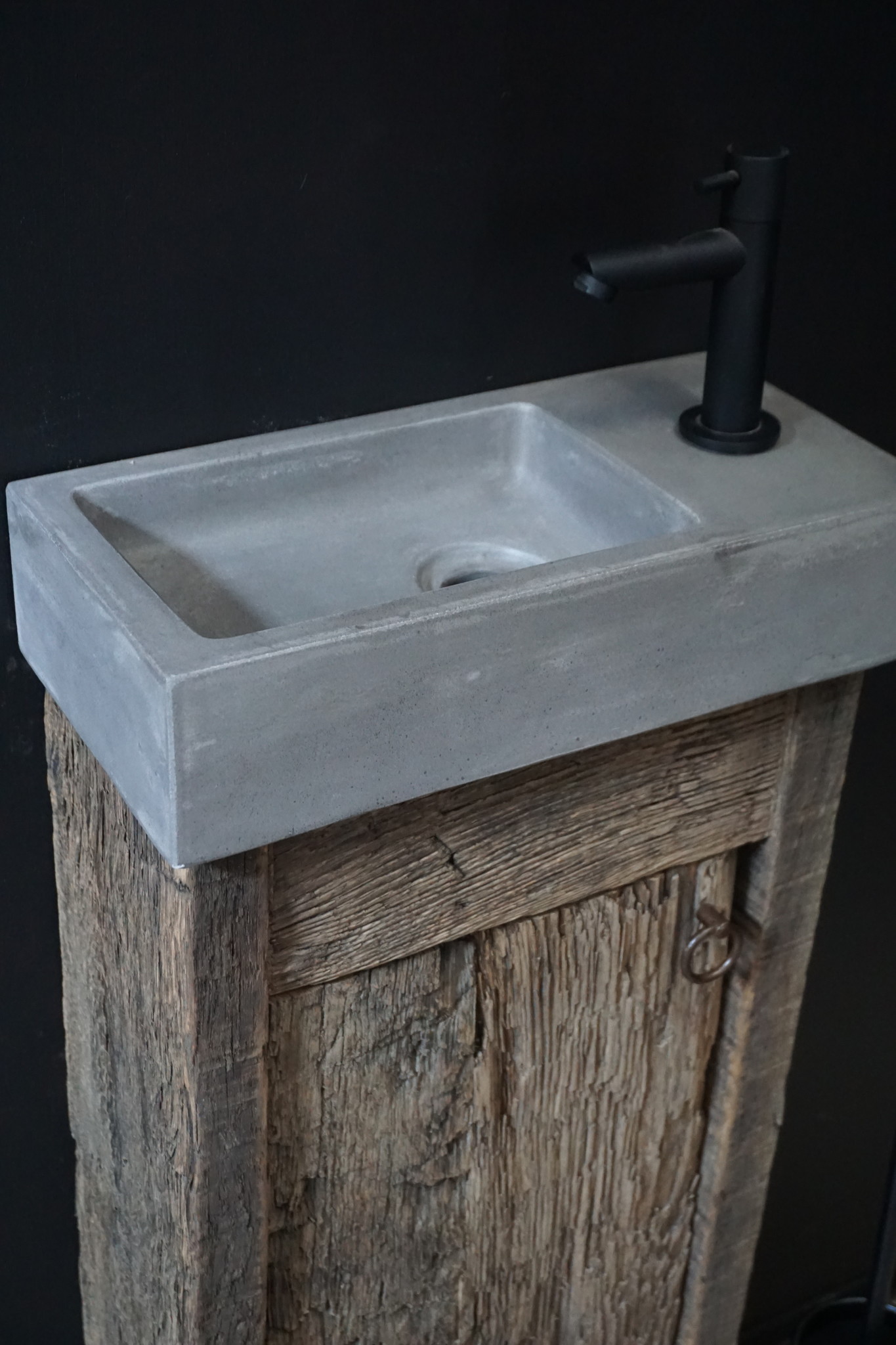 Rene Houtman Oud Eikenhouten Geborsteld Toiletmeubel 1 deur + Fontein D.Grey