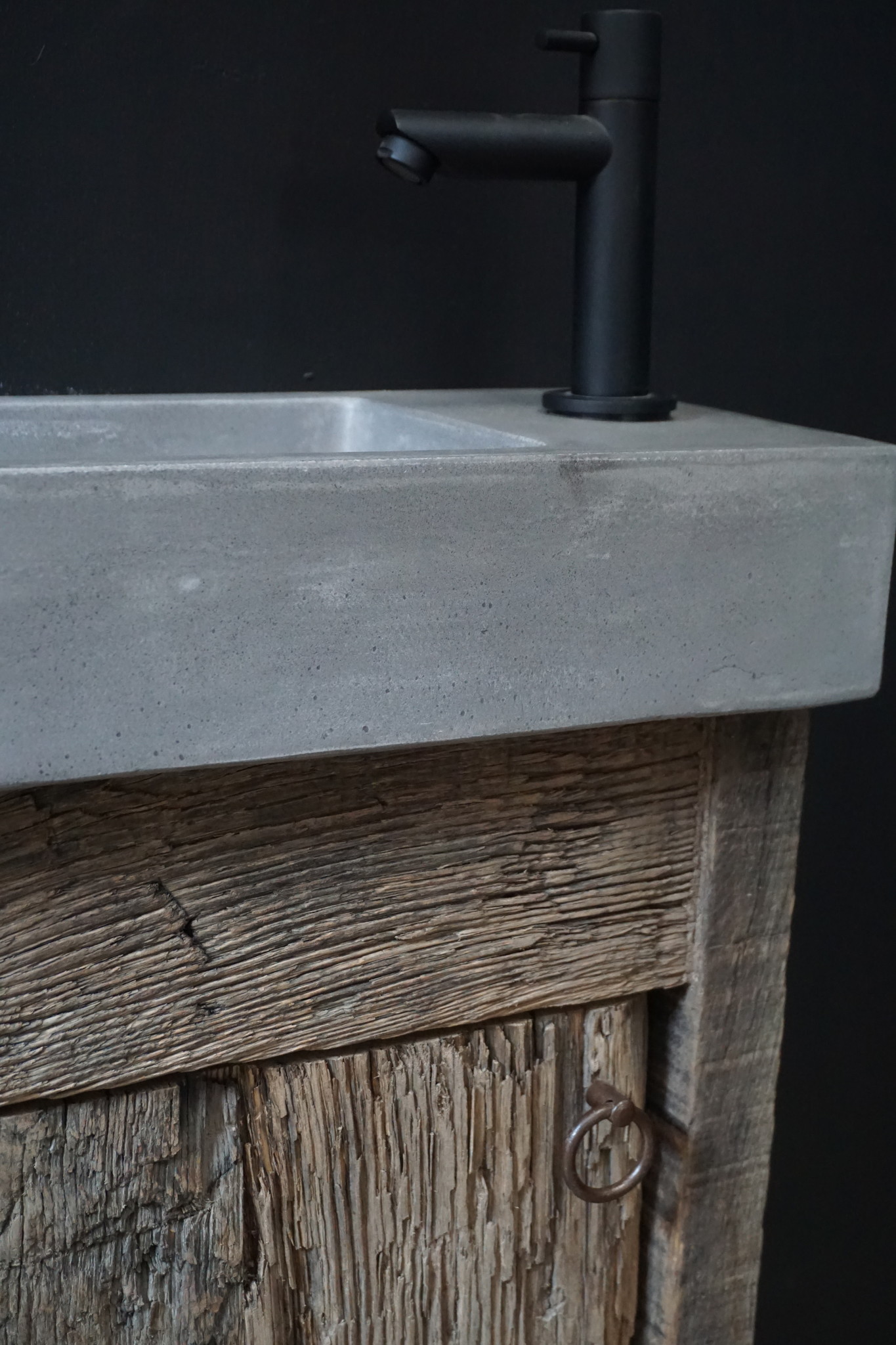 Rene Houtman Oud Eikenhouten Geborsteld Toiletmeubel 1 deur + Fontein D.Grey