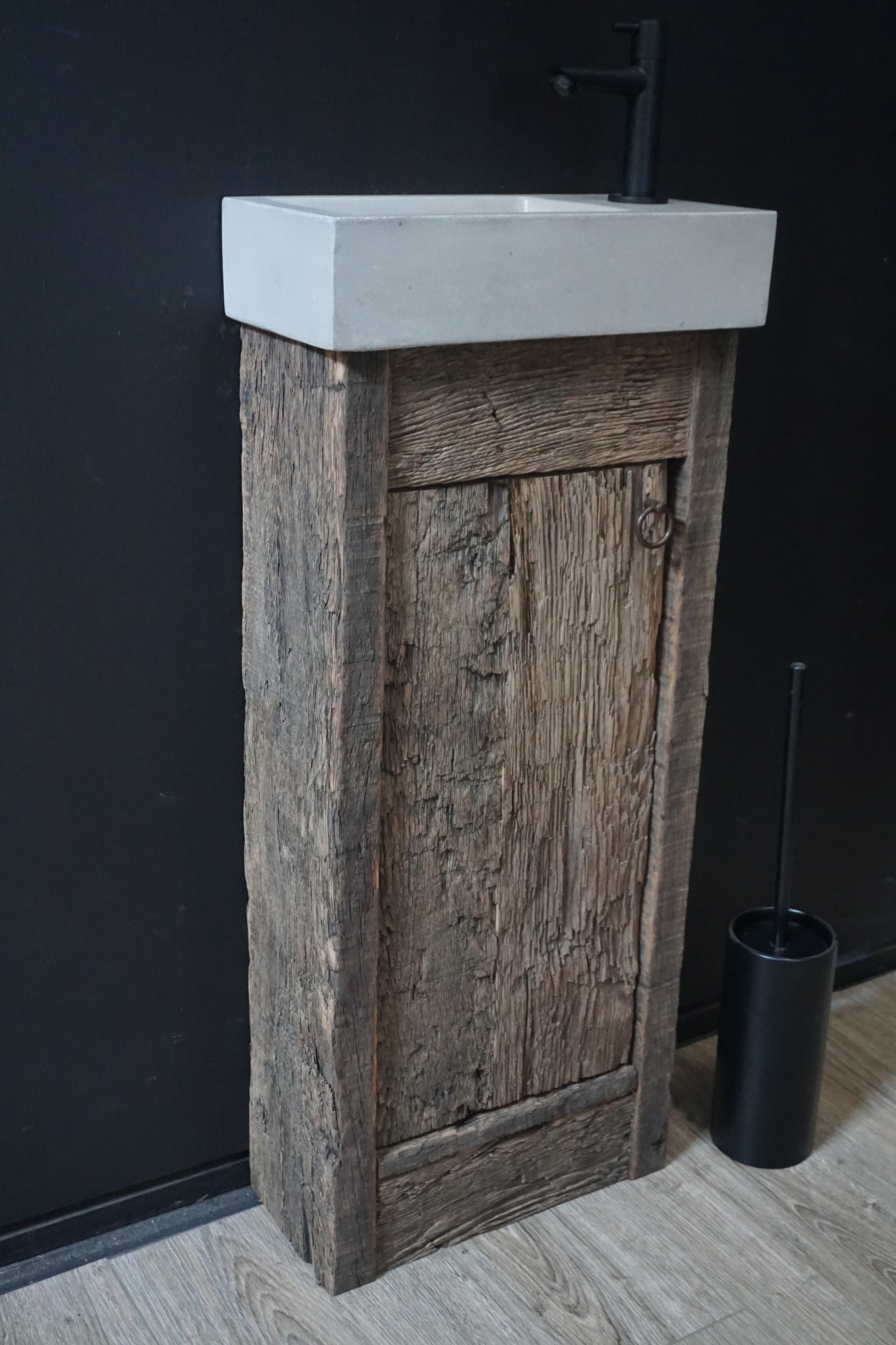 Rene Houtman Oud Eikenhouten Geborsteld Toiletmeubel 1 deur + Fontein L.Grey