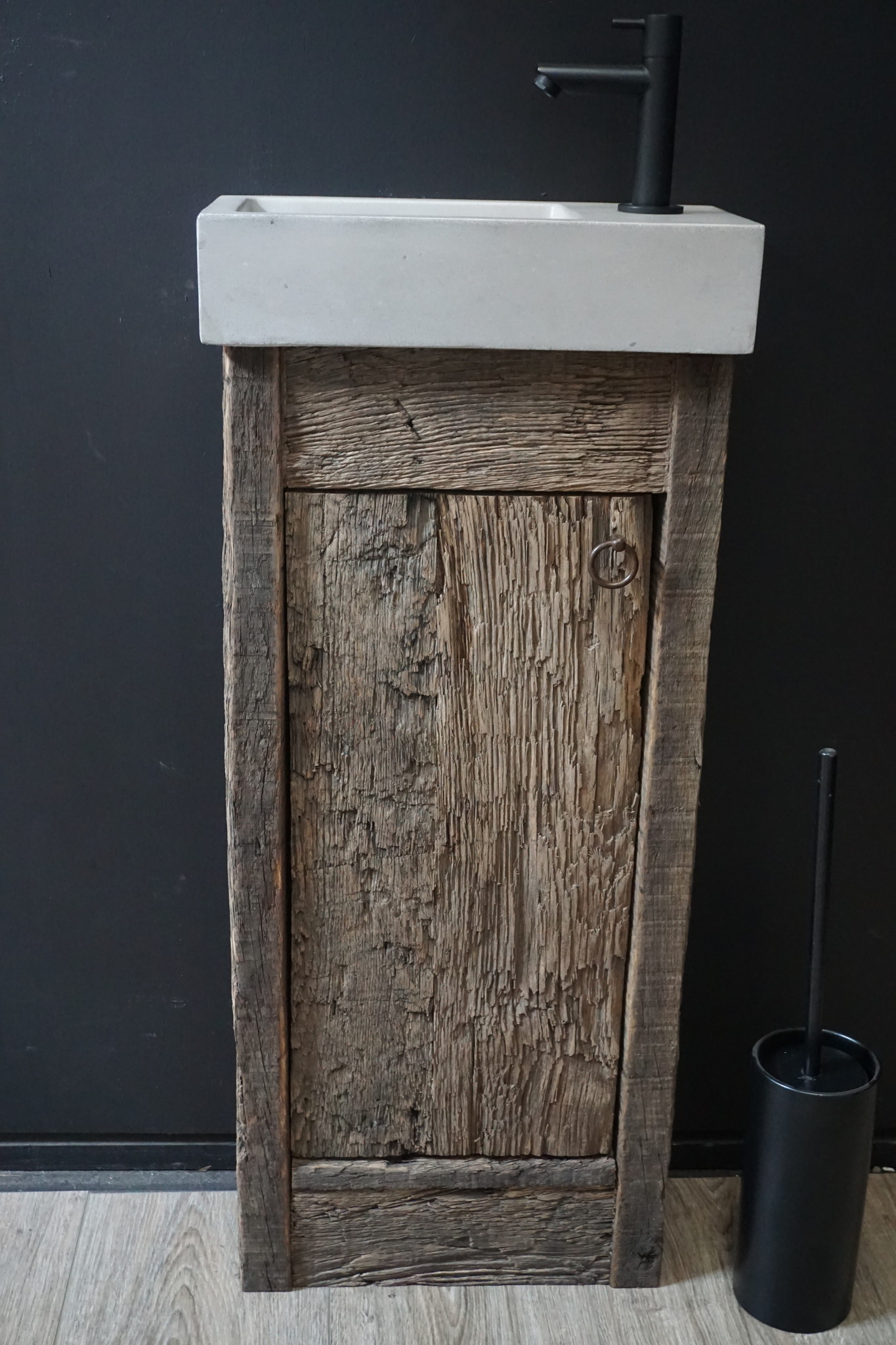 Rene Houtman Oud Eikenhouten Geborsteld Toiletmeubel 1 deur + Fontein L.Grey