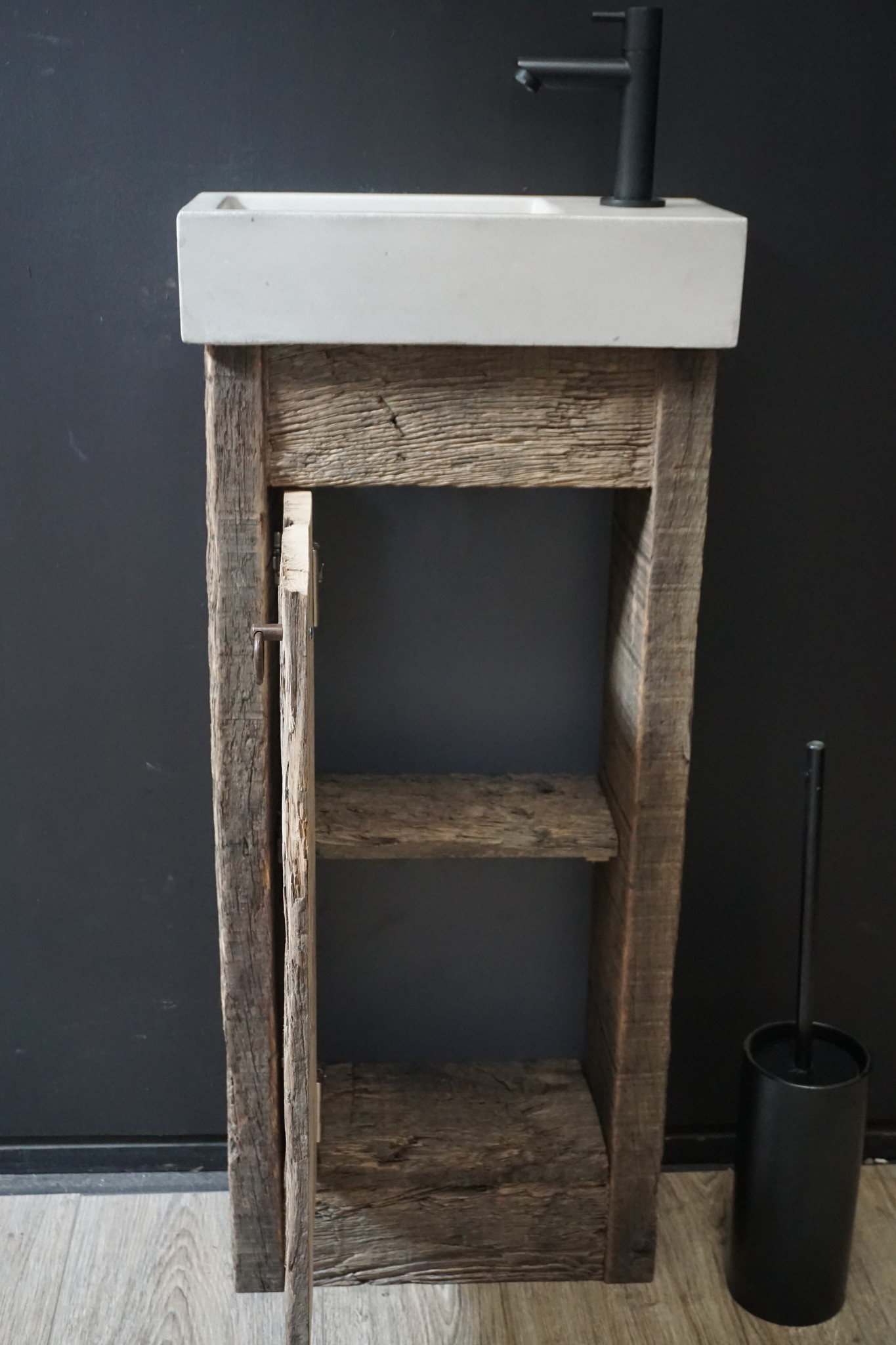 Rene Houtman Oud Eikenhouten Geborsteld Toiletmeubel 1 deur + Fontein L.Grey