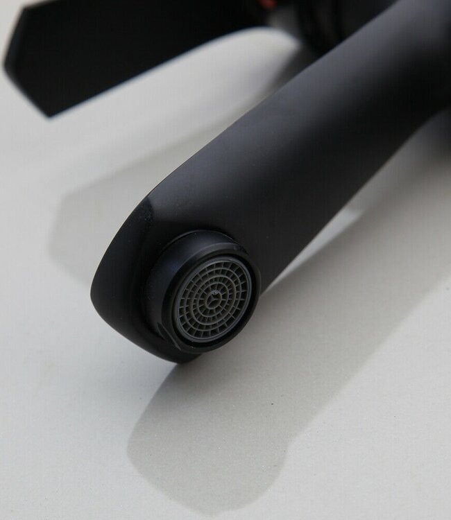 Rene Houtman Mat Zwarte Mengkraan - H16 cm