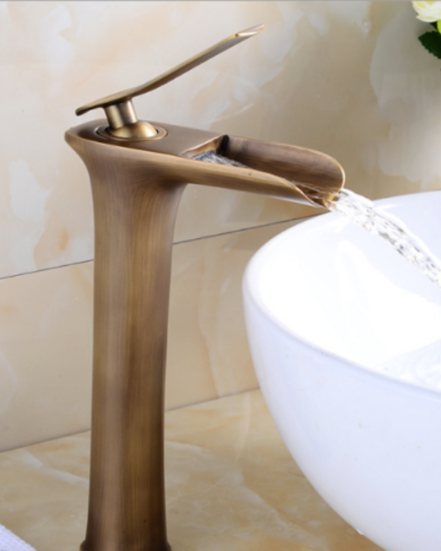 Rene Houtman Hoge Watervalkraan Brons - H27,5 cm