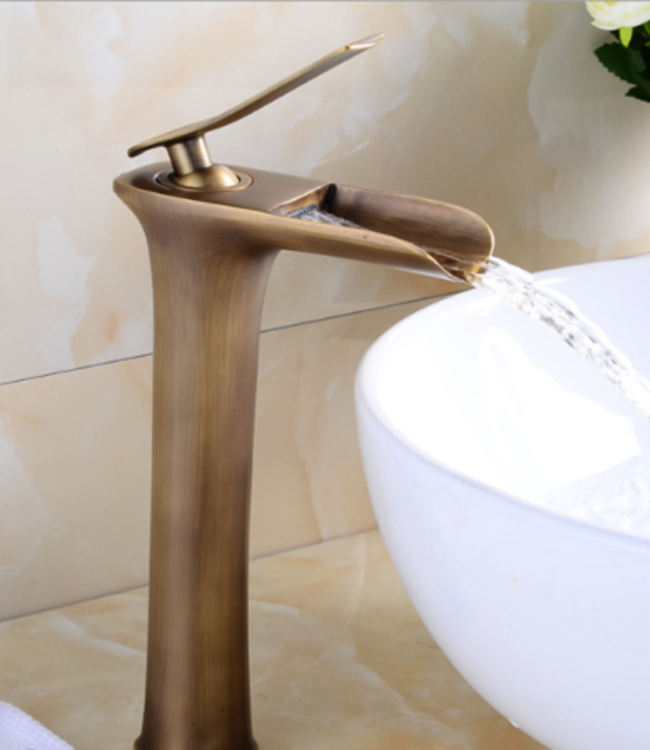 Rene Houtman Hoge Watervalkraan Brons - H27,5 cm