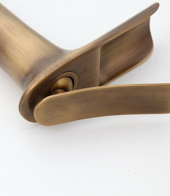 Rene Houtman Hoge Watervalkraan Brons - H27,5 cm