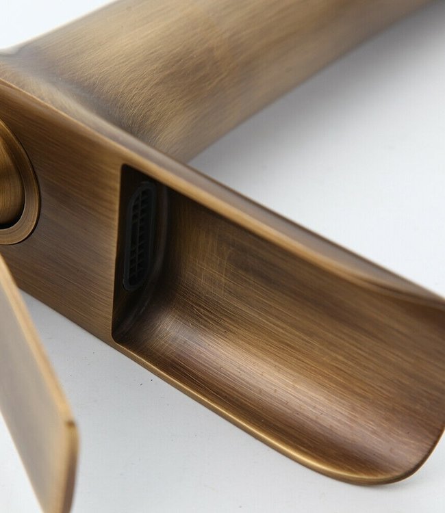 Rene Houtman Hoge Watervalkraan Brons - H27,5 cm