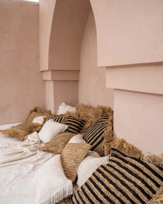 Bazar Bizar The Raffia gestreepte kussenhoes - Natural Zwart