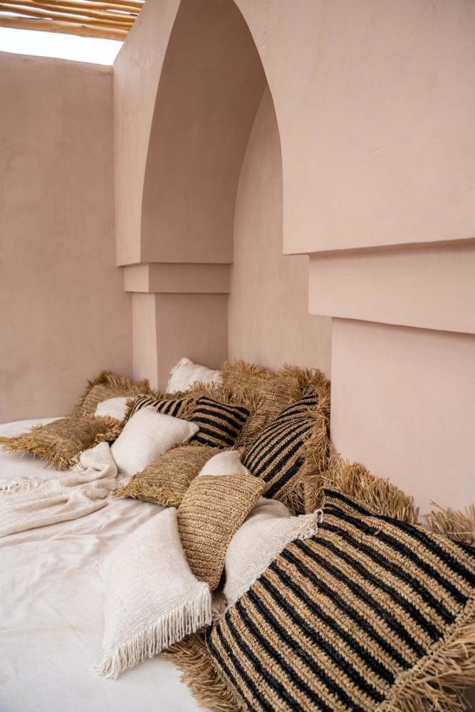 Bazar Bizar The Raffia gestreepte kussenhoes - Naturel Zwart - 60 x60 cm