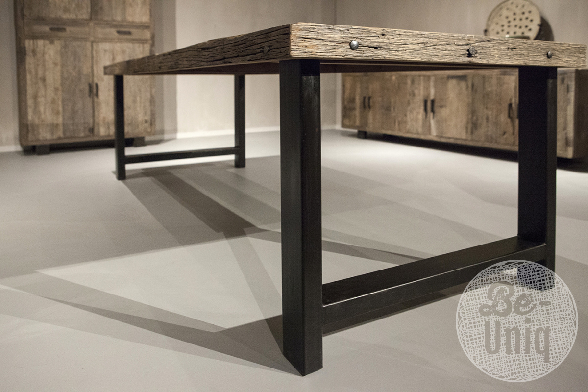 Be-Uniq Robuuste Oud Houten Eettafel - B180 x D95 cm