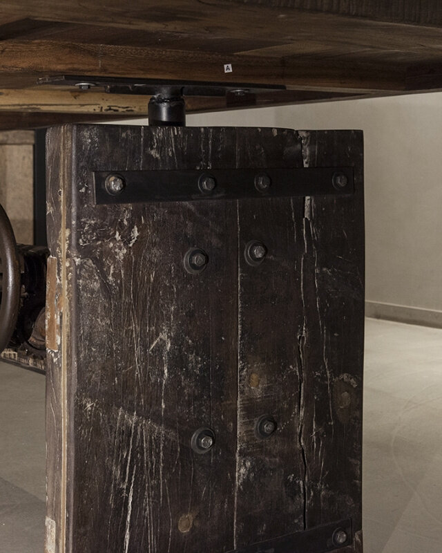 Be-Uniq Eettafel Factory - L100 x B240 cm - Oud Hardhout