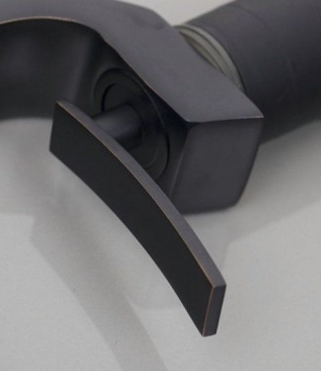 Rene Houtman Mooie Zwarte Badkamer Kraan