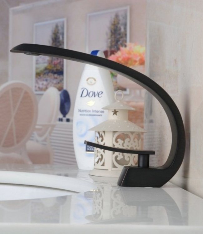 Rene Houtman Mooie Zwarte Badkamer Kraan