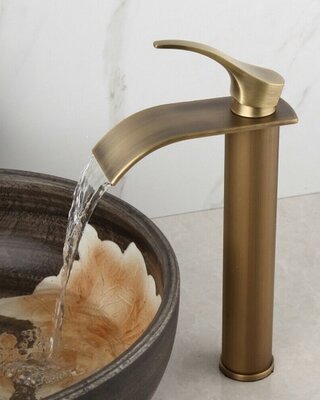 Rene Houtman Landelijke Bronzen Waterval Kraan