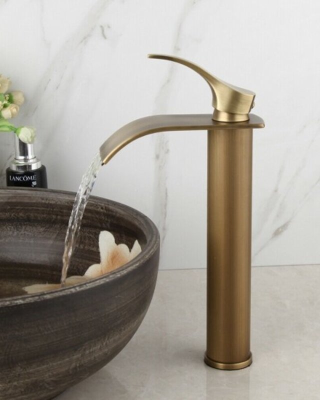 Rene Houtman Landelijke Bronzen Waterval Kraan