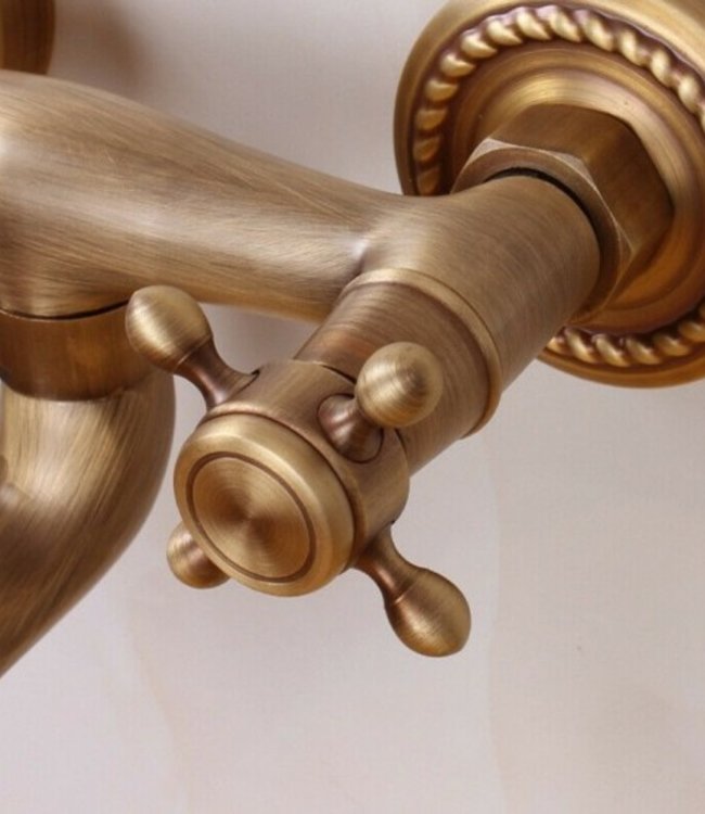 Rene Houtman Bronzen Muurkraan met Draaibare Uitloop