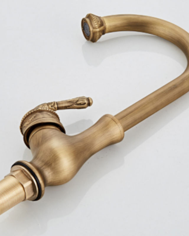Rene Houtman Elegante Bronzen Kraan