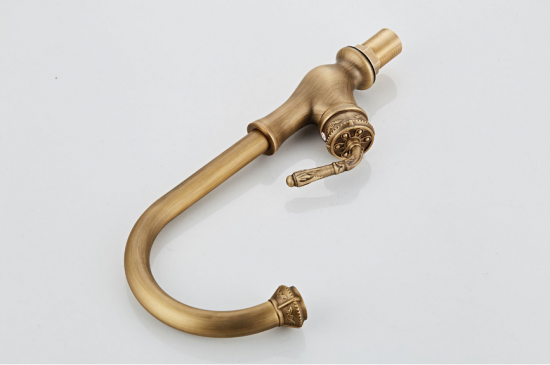 Rene Houtman Elegante Bronzen Kraan