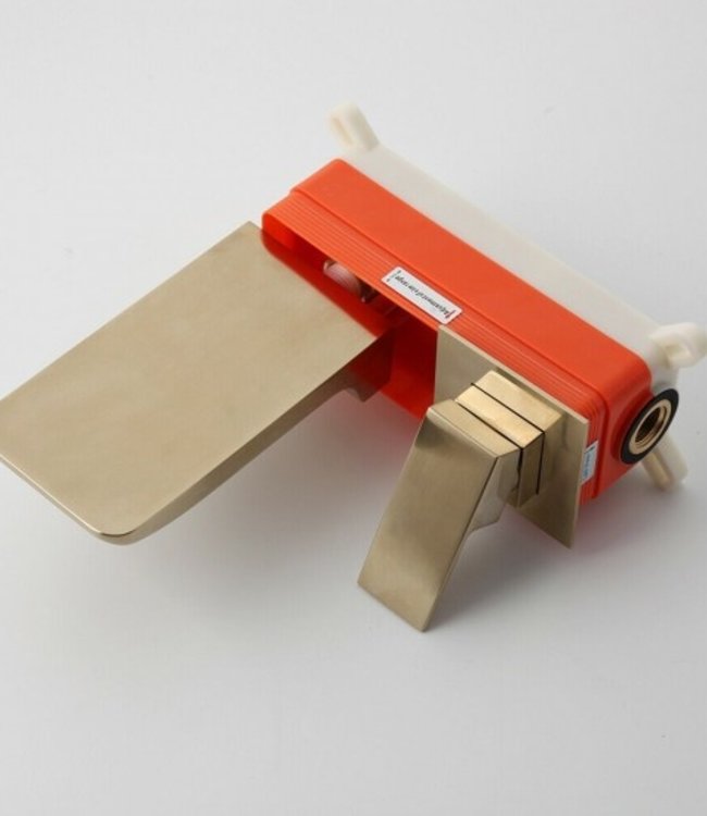 Rene Houtman Geborsteld Gouden Muurkraan