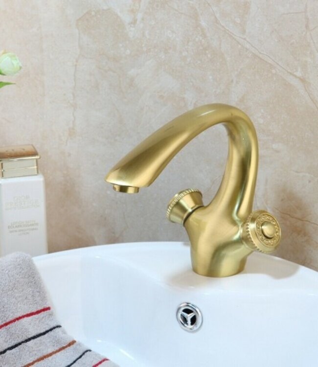 Rene Houtman Gebogen Mat Gouden Kraan