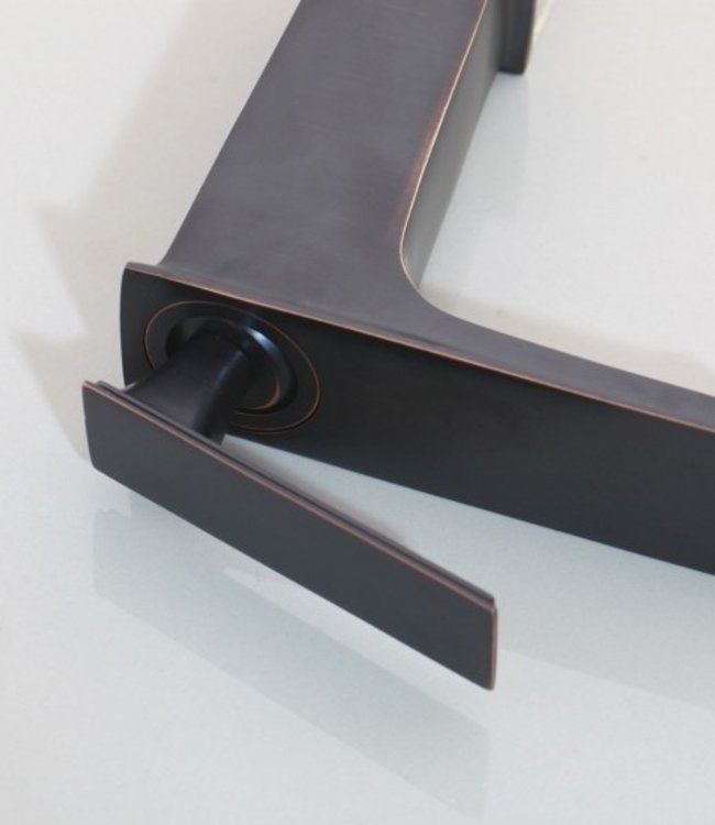 Rene Houtman Olie Bronzen Wastafelkraan