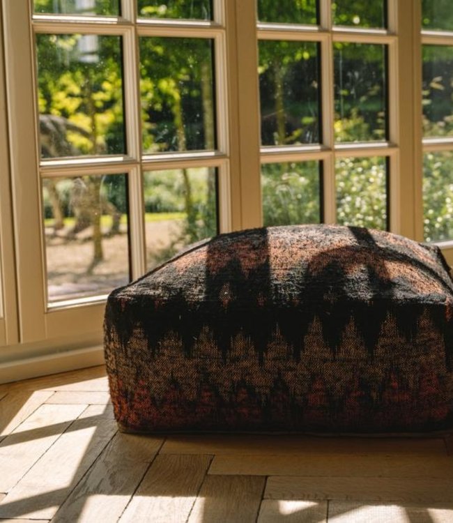 Bazar Bizar De Oh My Gee Poef - Zwart/ Oranje - L60 x B60 x H25 cm