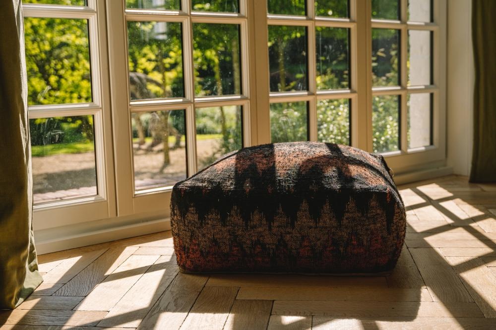 Bazar Bizar De Oh My Gee Poef - Zwart/ Oranje - L60 x B60 x H25 cm