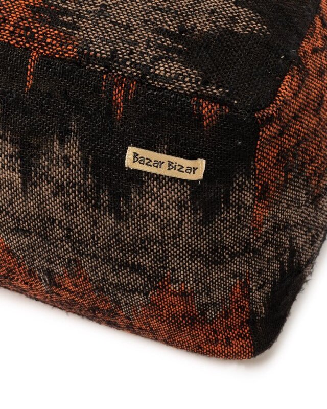 Bazar Bizar De Oh My Gee Poef - Zwart/ Oranje - L60 x B60 x H25 cm