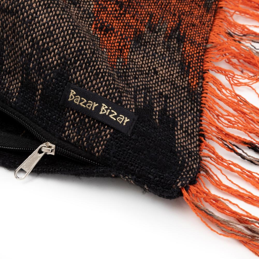 Bazar Bizar The Oh My Gee Kussenhoes - Zwart/ Oranje - 35x100