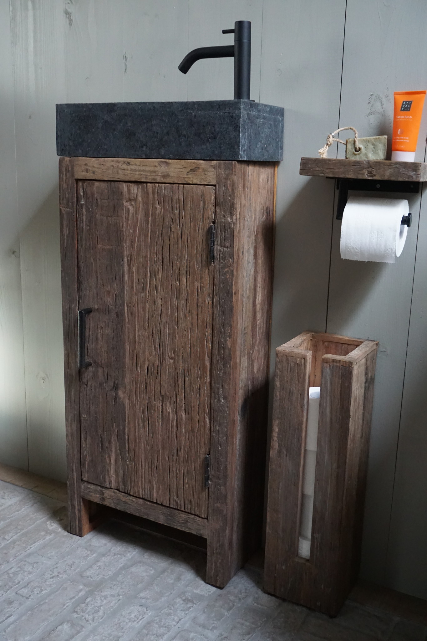 Rene Houtman Toiletmeubel Oud Hout - Unique - Fontein Graniet