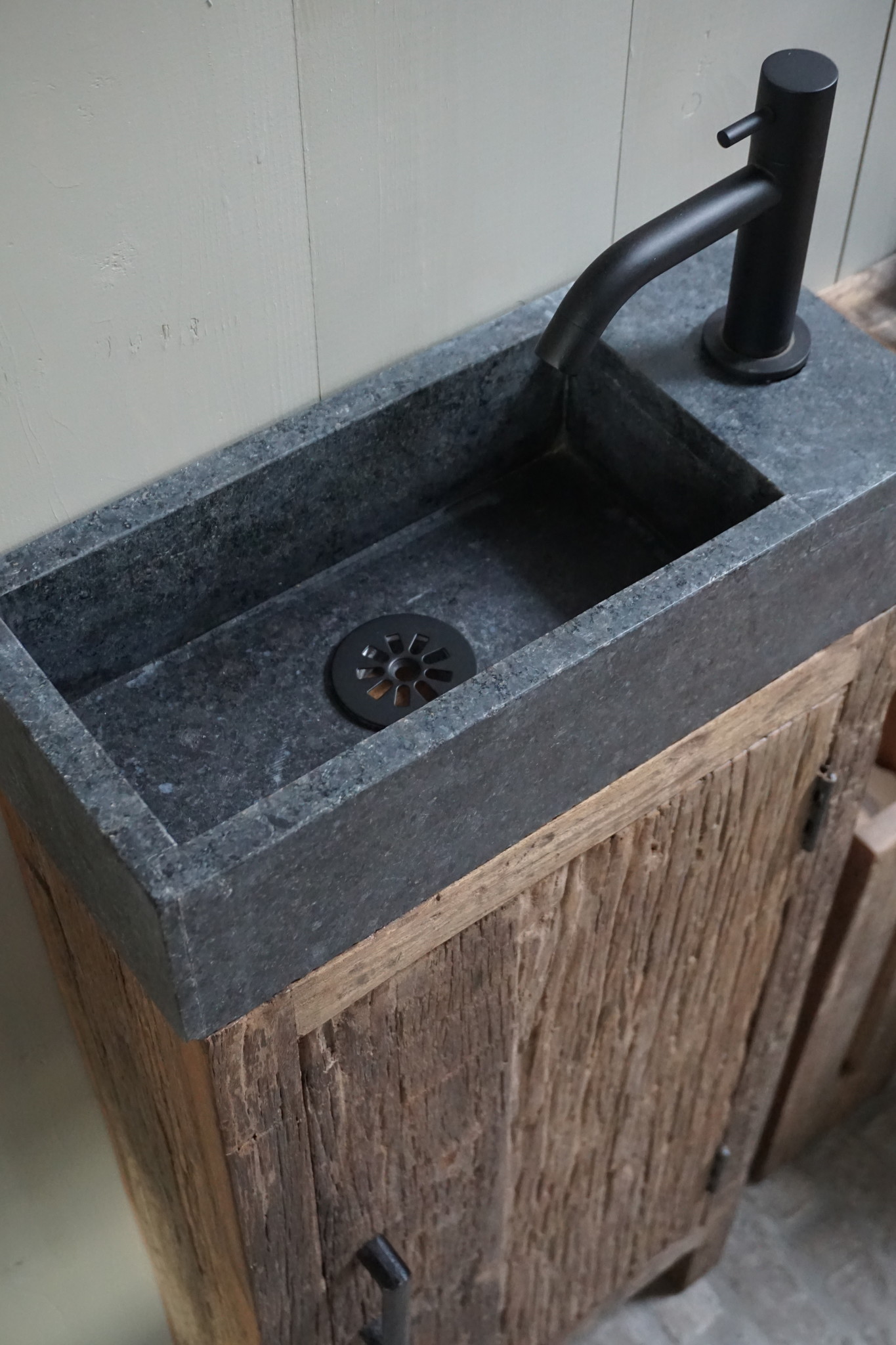 Rene Houtman Toiletmeubel Oud Hout - Unique - Fontein Graniet