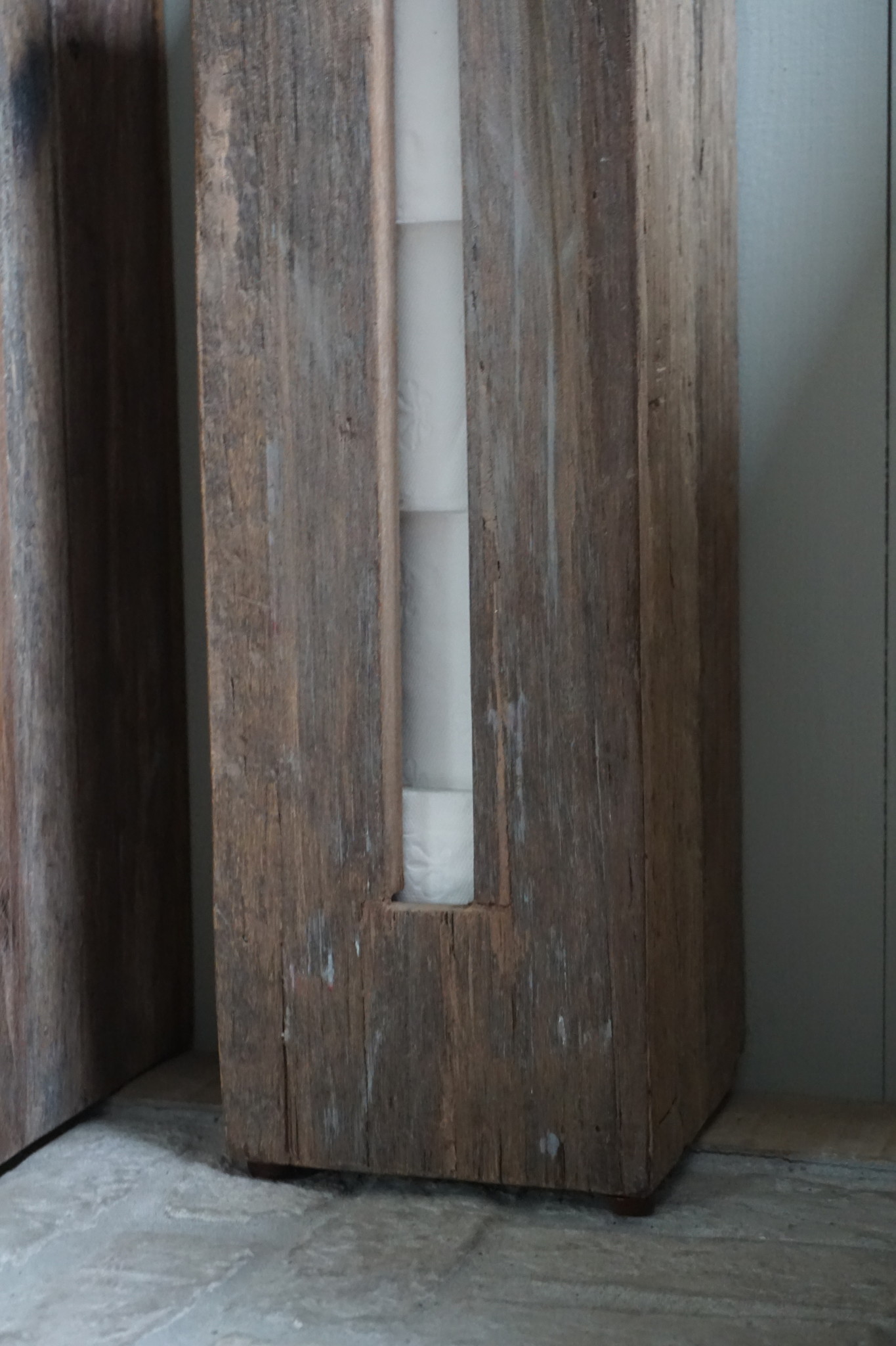 Rene Houtman Toiletrol Dispenser Unique Oud Hout - 5 Rollen