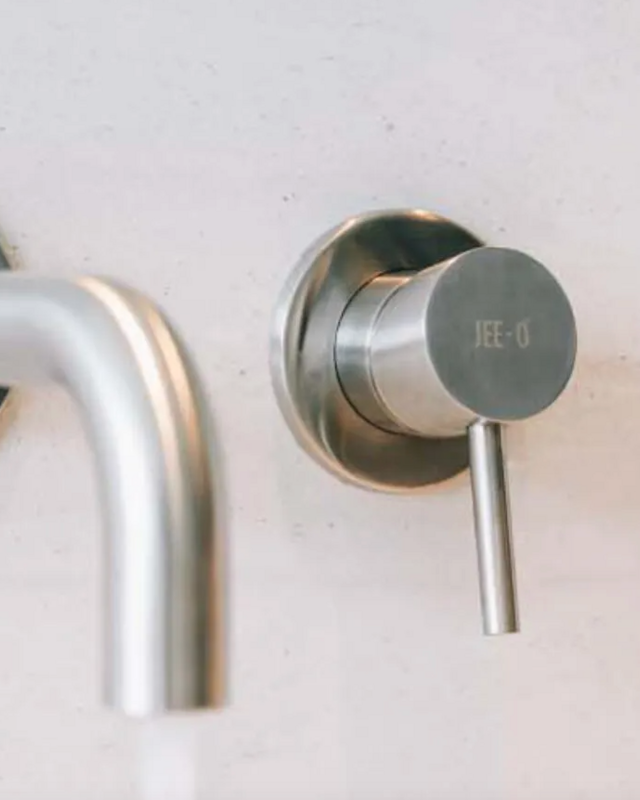 JEE-O Slimline Wand Wastafelkraan | 90 graden uitloop | Meerdere kleuren
