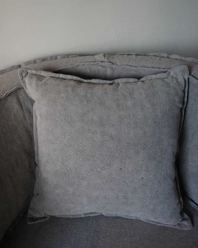 Aura Peeperkorn Fauteuil Dirk + Kussen Taupe Aura Peeperkorn