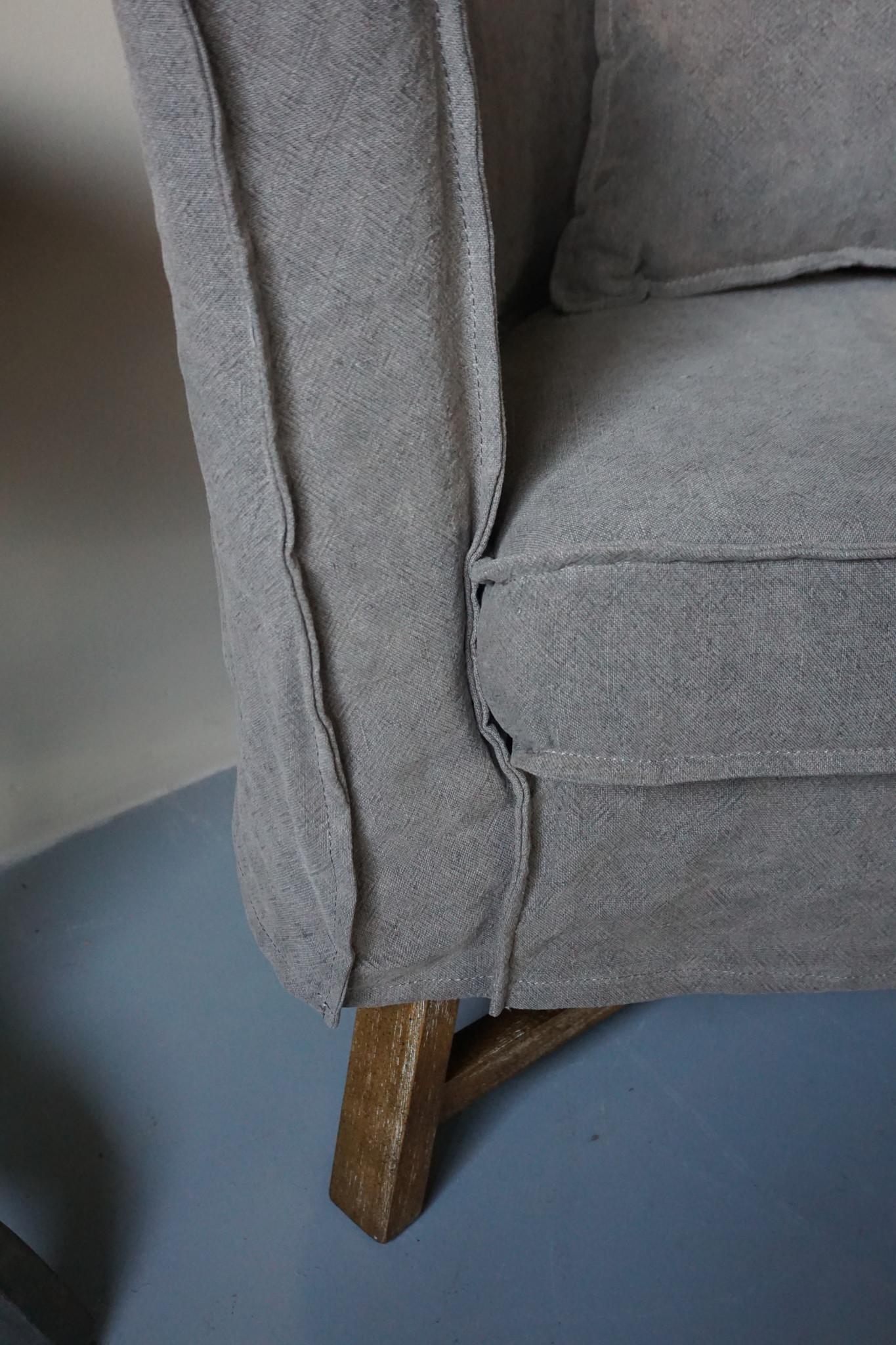 Aura Peeperkorn Fauteuil Dirk + Kussen Taupe Aura Peeperkorn