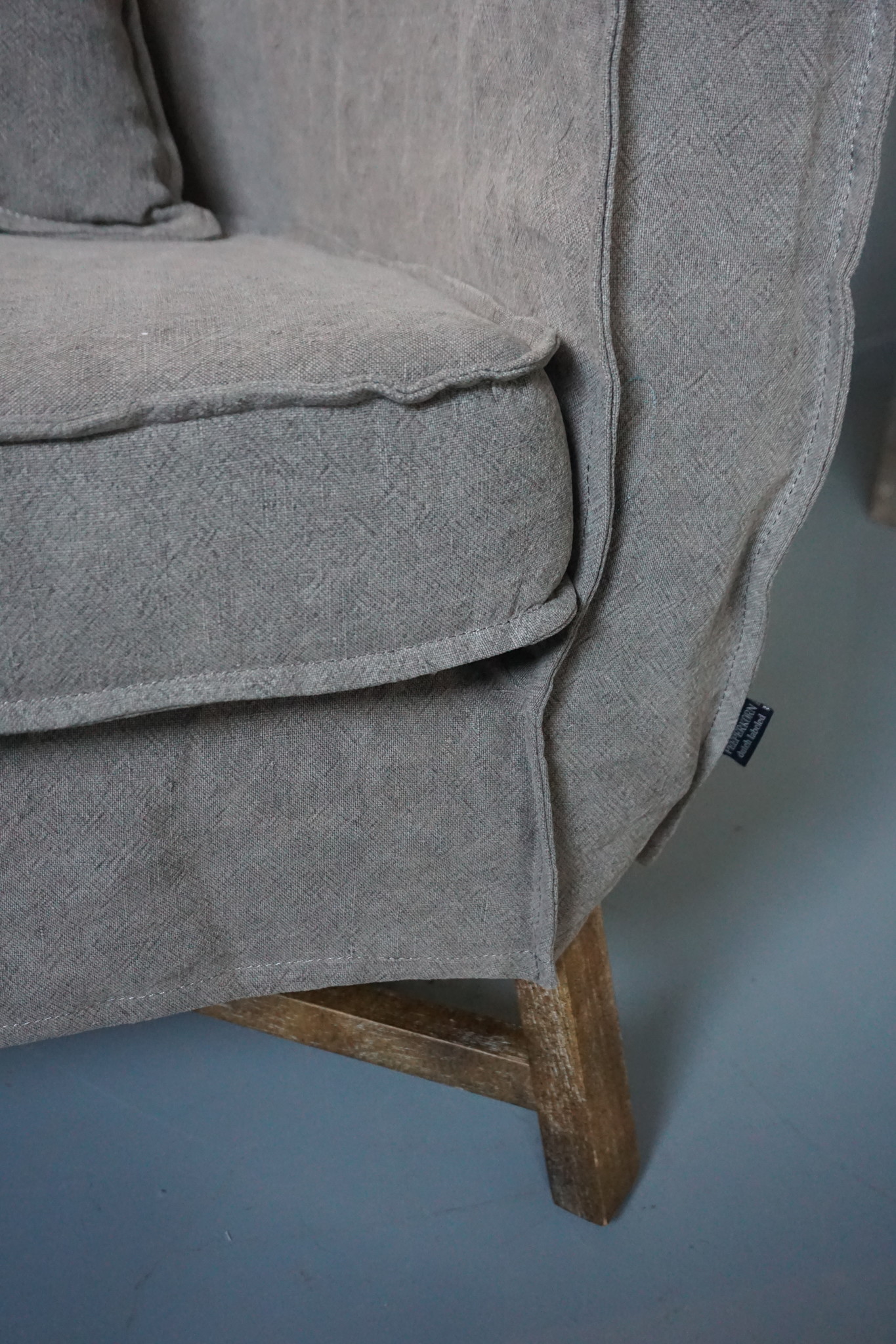 Aura Peeperkorn Fauteuil Dirk + Kussen Taupe Aura Peeperkorn