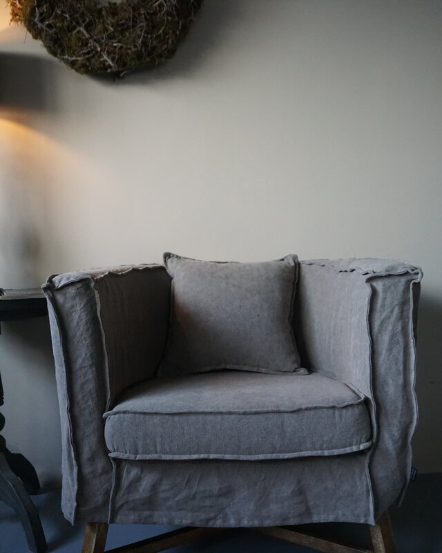 Aura Peeperkorn Fauteuil Dirk + Kussen Taupe Aura Peeperkorn