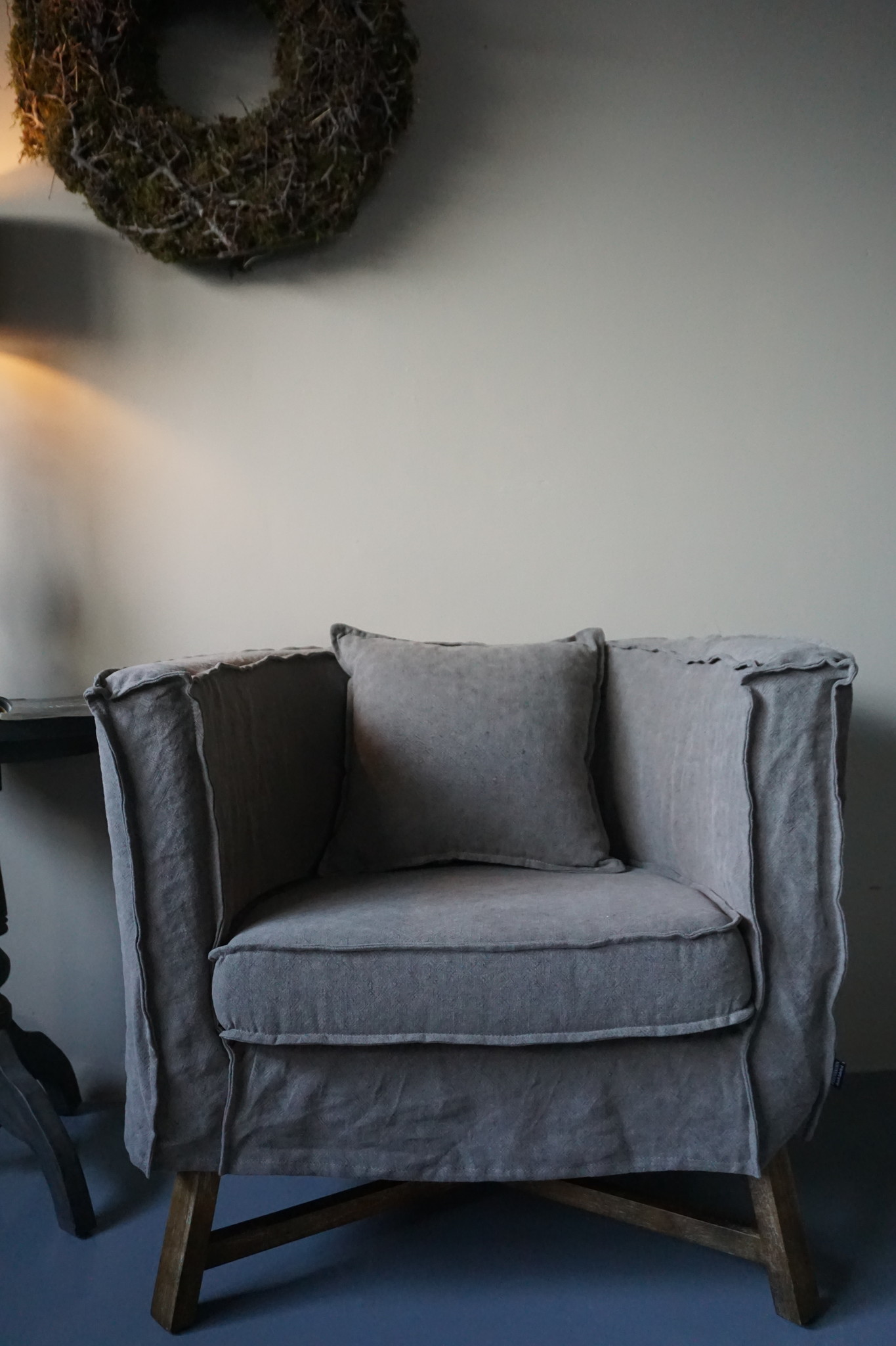 Aura Peeperkorn Fauteuil Dirk + Kussen Taupe Aura Peeperkorn