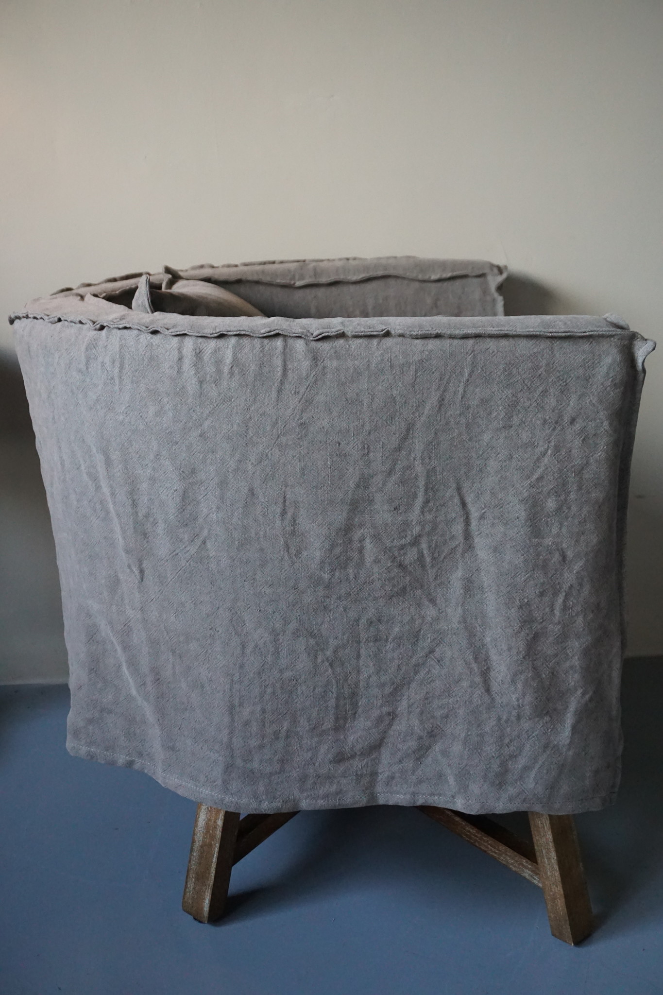 Aura Peeperkorn Fauteuil Dirk + Kussen Taupe Aura Peeperkorn