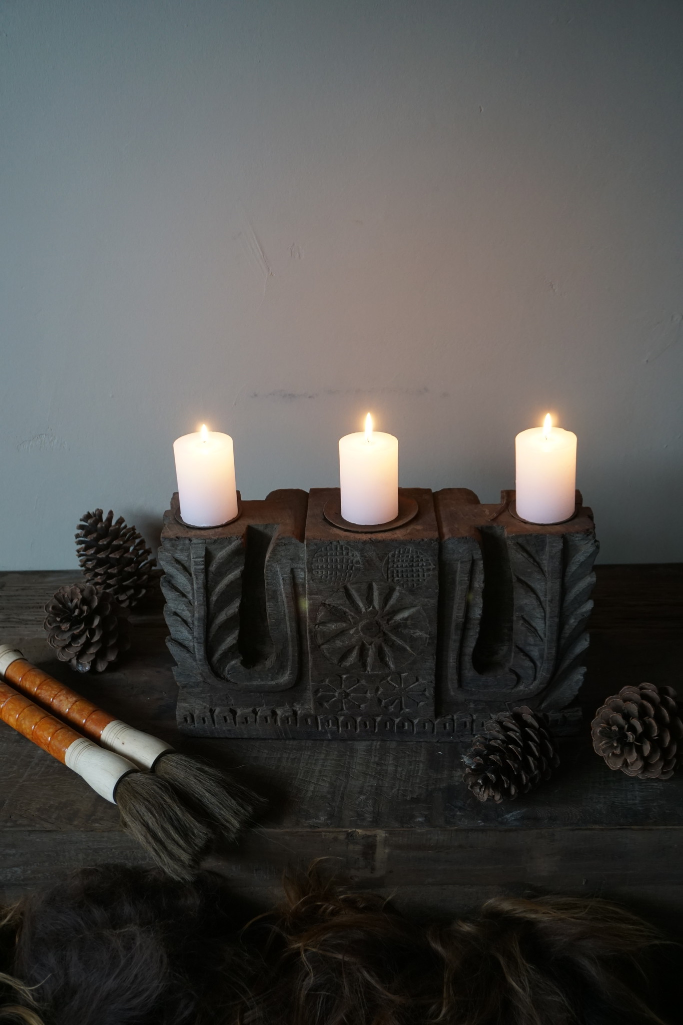 Aura Peeperkorn Ornament Oud Hout - Kaarshouder L44xD11xH25