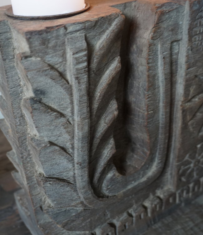 Aura Peeperkorn Ornament Oud Hout - Kaarshouder L44xD11xH25