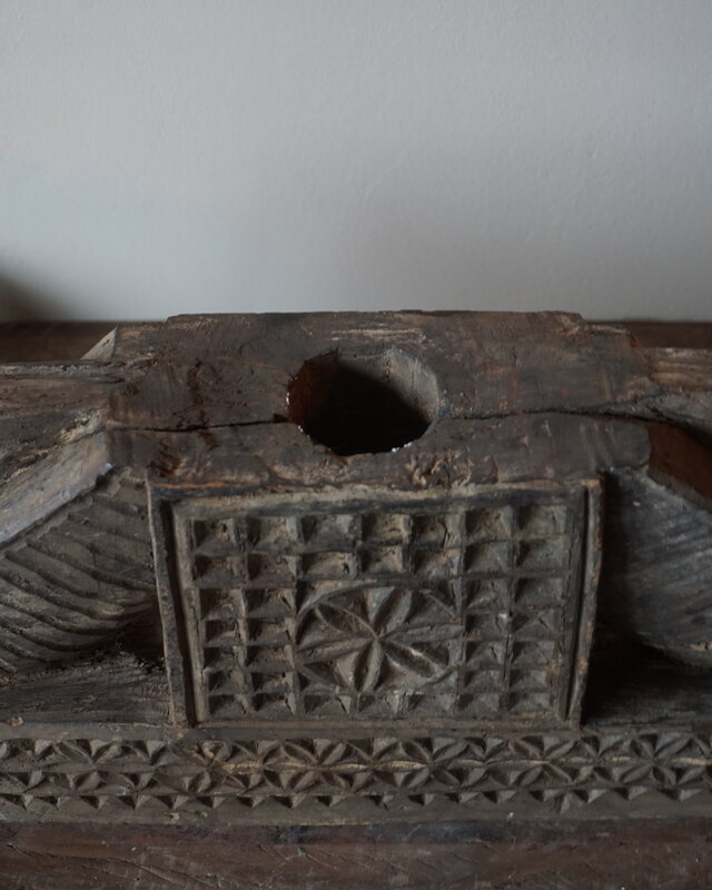 Aura Peeperkorn Ornament Oud Hout - Kaarshouder L57xD10xH22