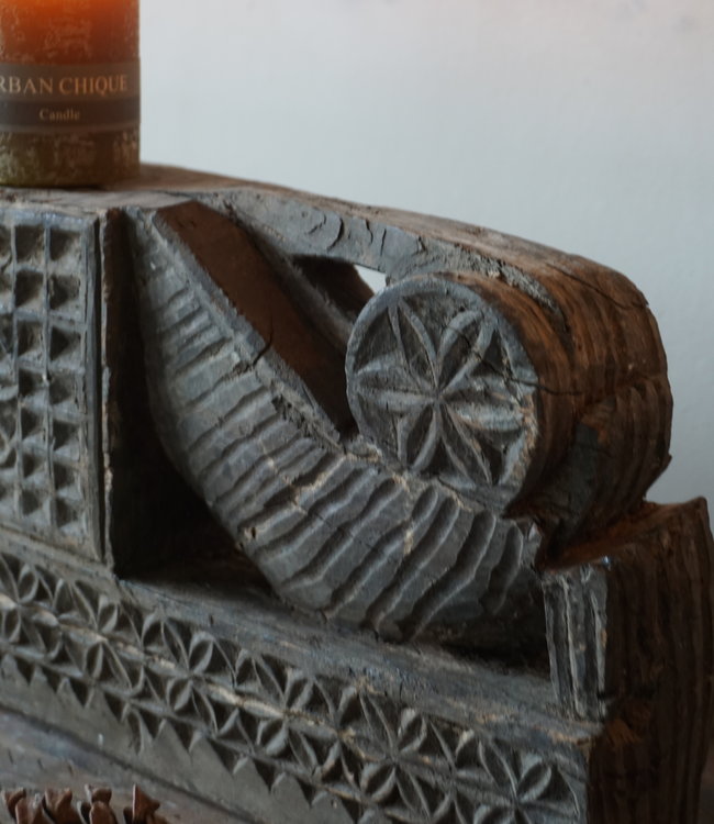 Aura Peeperkorn Ornament Oud Hout - Kaarshouder L57xD10xH22