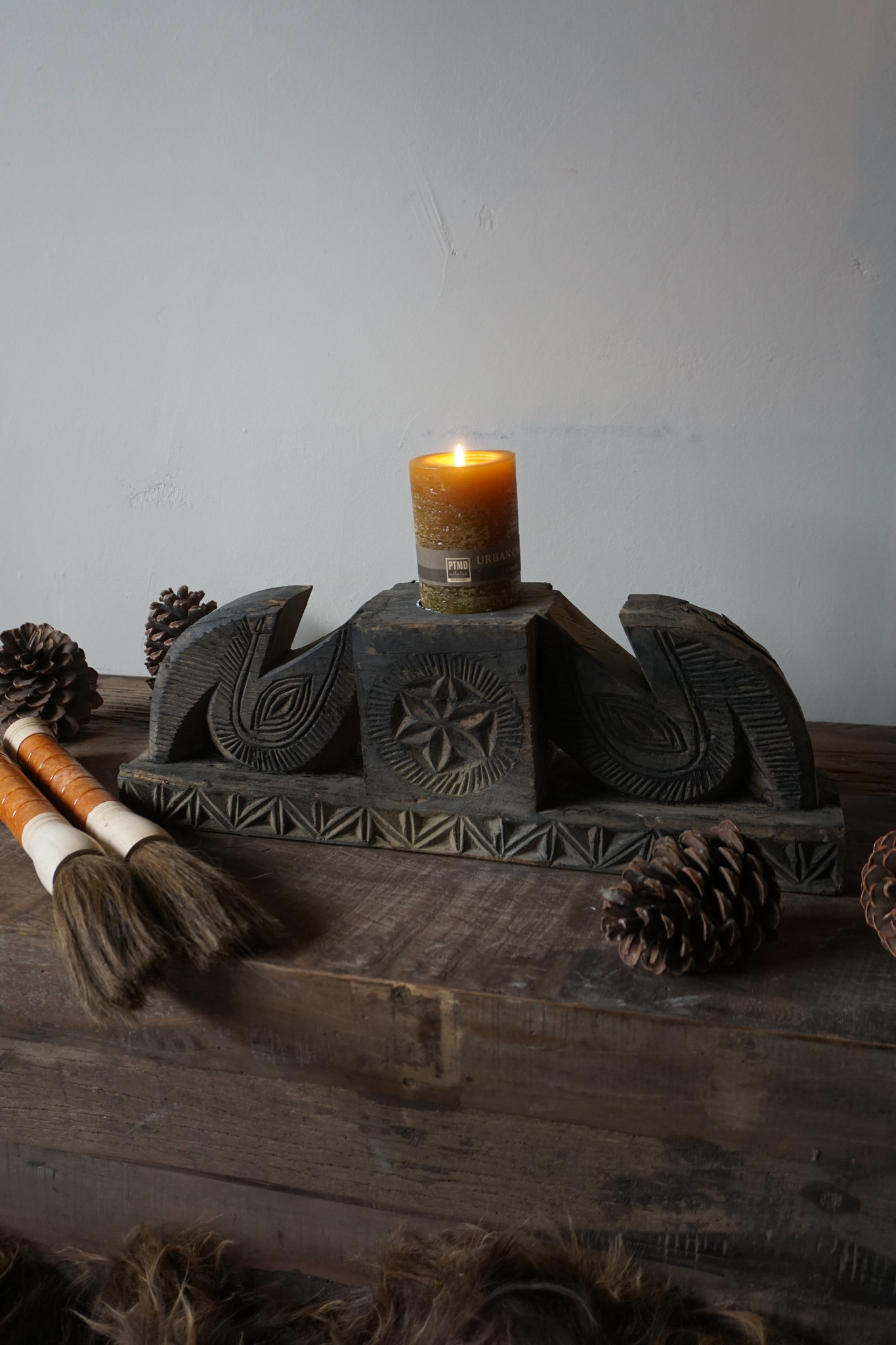 Aura Peeperkorn Ornament Oud Hout - Kaarshouder L55xD12xH17