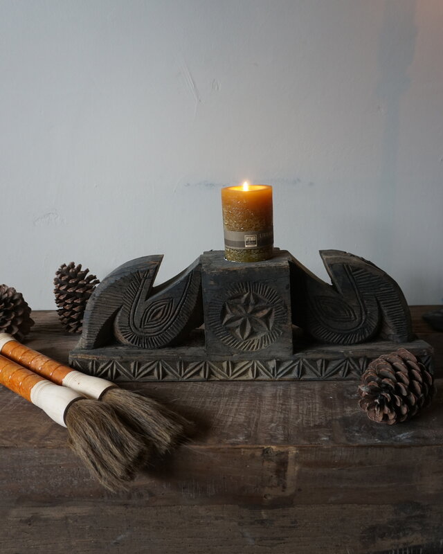 Aura Peeperkorn Ornament Oud Hout - Kaarshouder L55xD12xH17