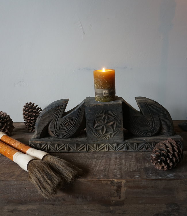 Aura Peeperkorn Ornament Oud Hout - Kaarshouder L55xD12xH17