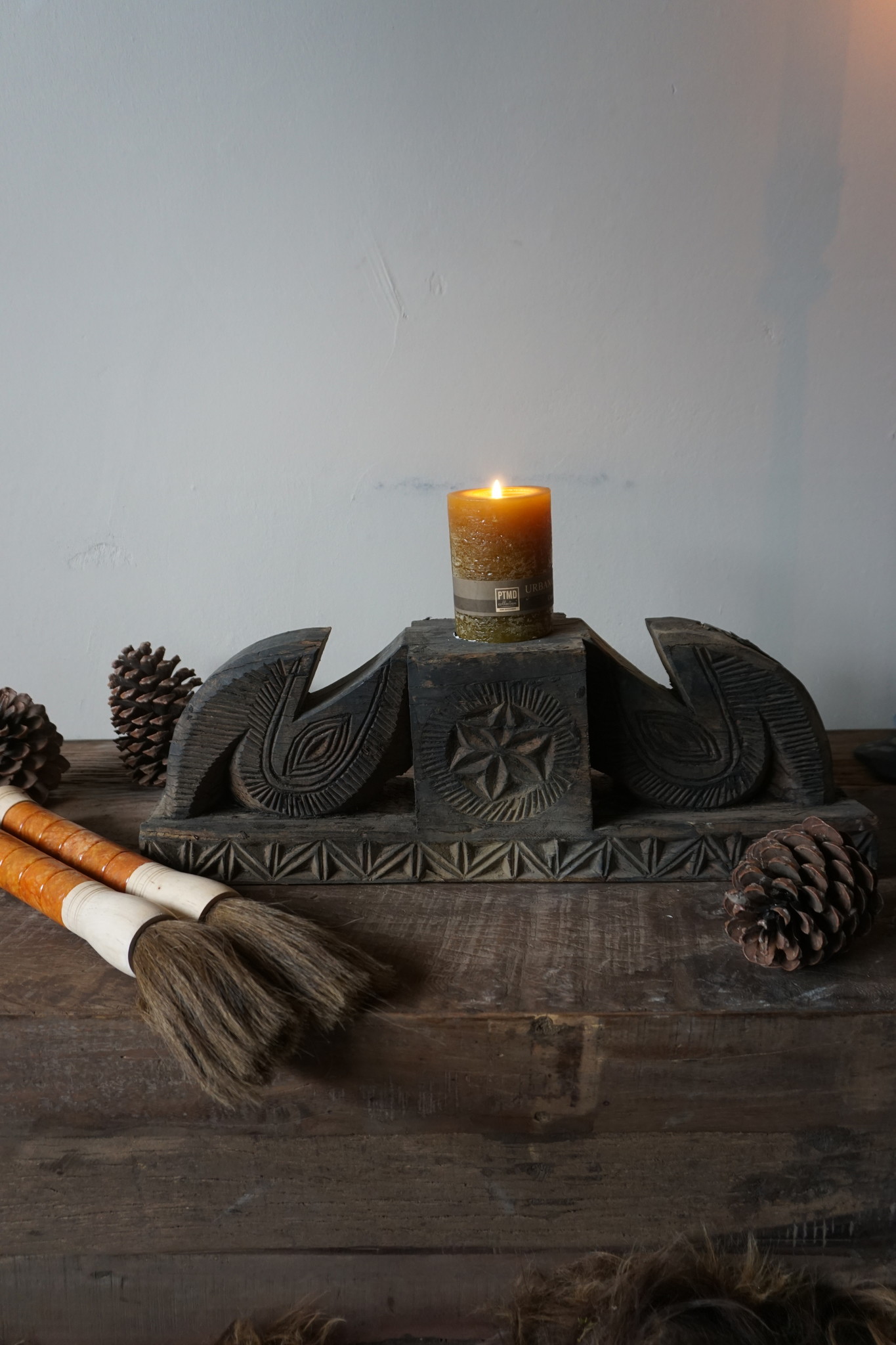 Aura Peeperkorn Ornament Oud Hout - Kaarshouder L55xD12xH17