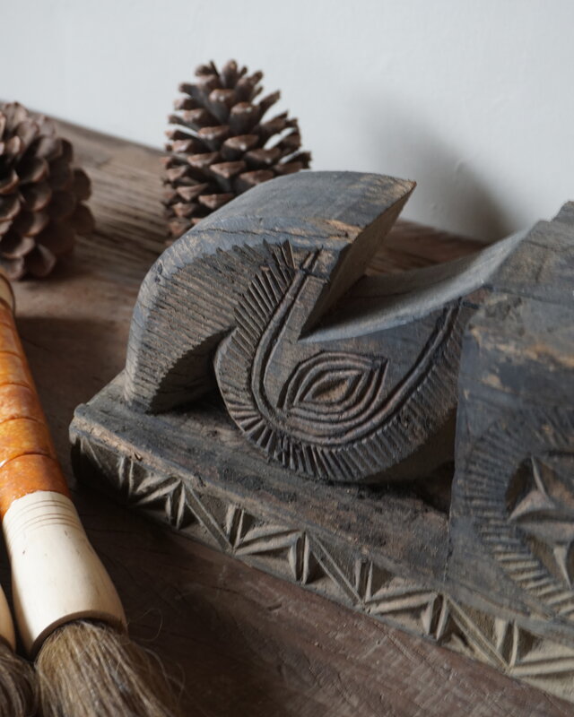 Aura Peeperkorn Ornament Oud Hout - Kaarshouder L55xD12xH17