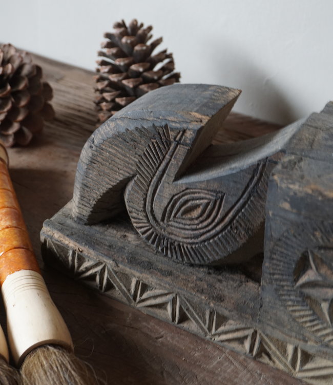 Aura Peeperkorn Ornament Oud Hout - Kaarshouder L55xD12xH17